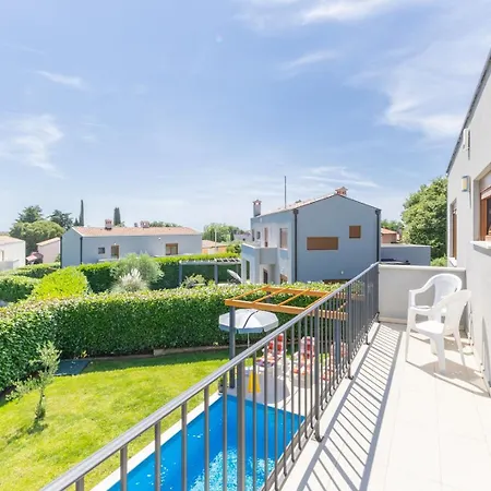 House Irina G - Pool Private Feriehus *